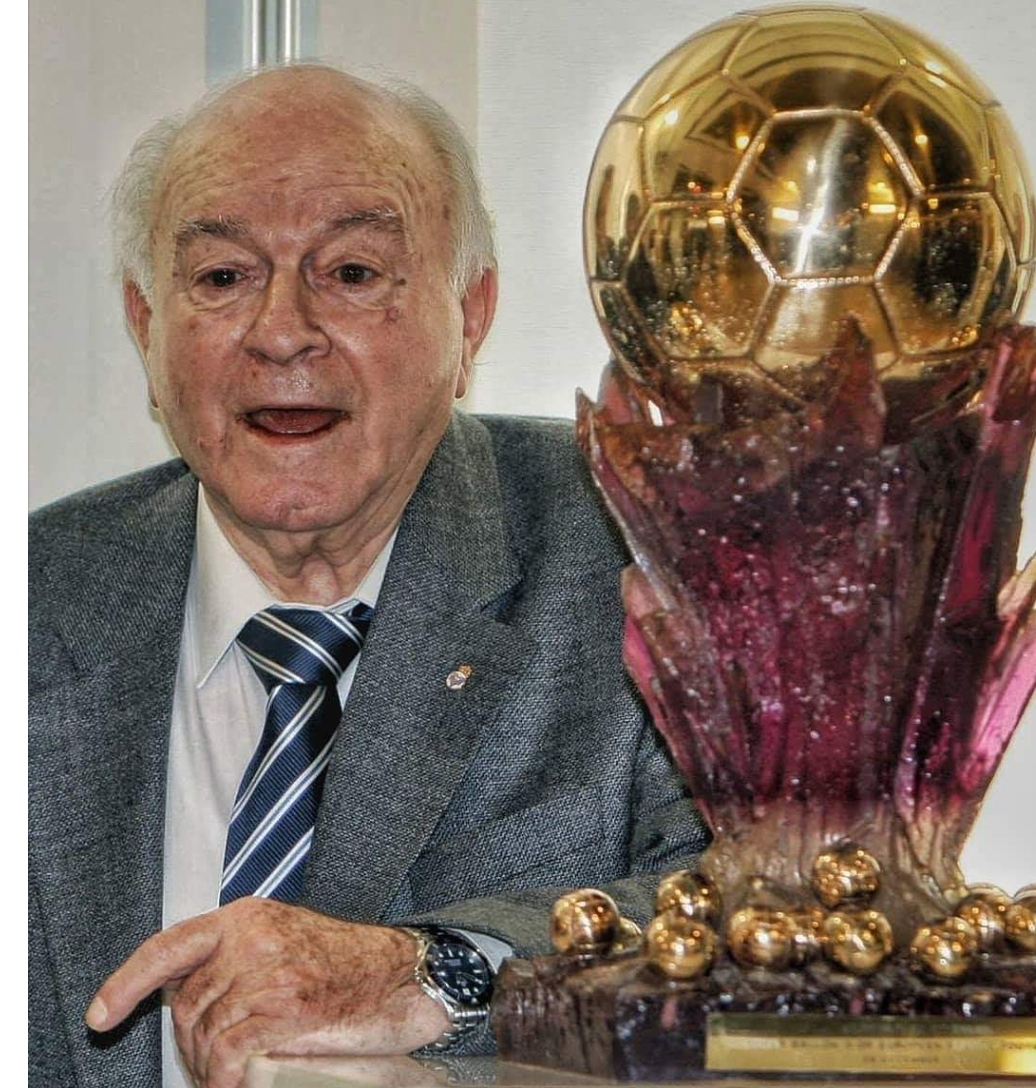 Alfredo Di Stefano with the Super Ballon D'or